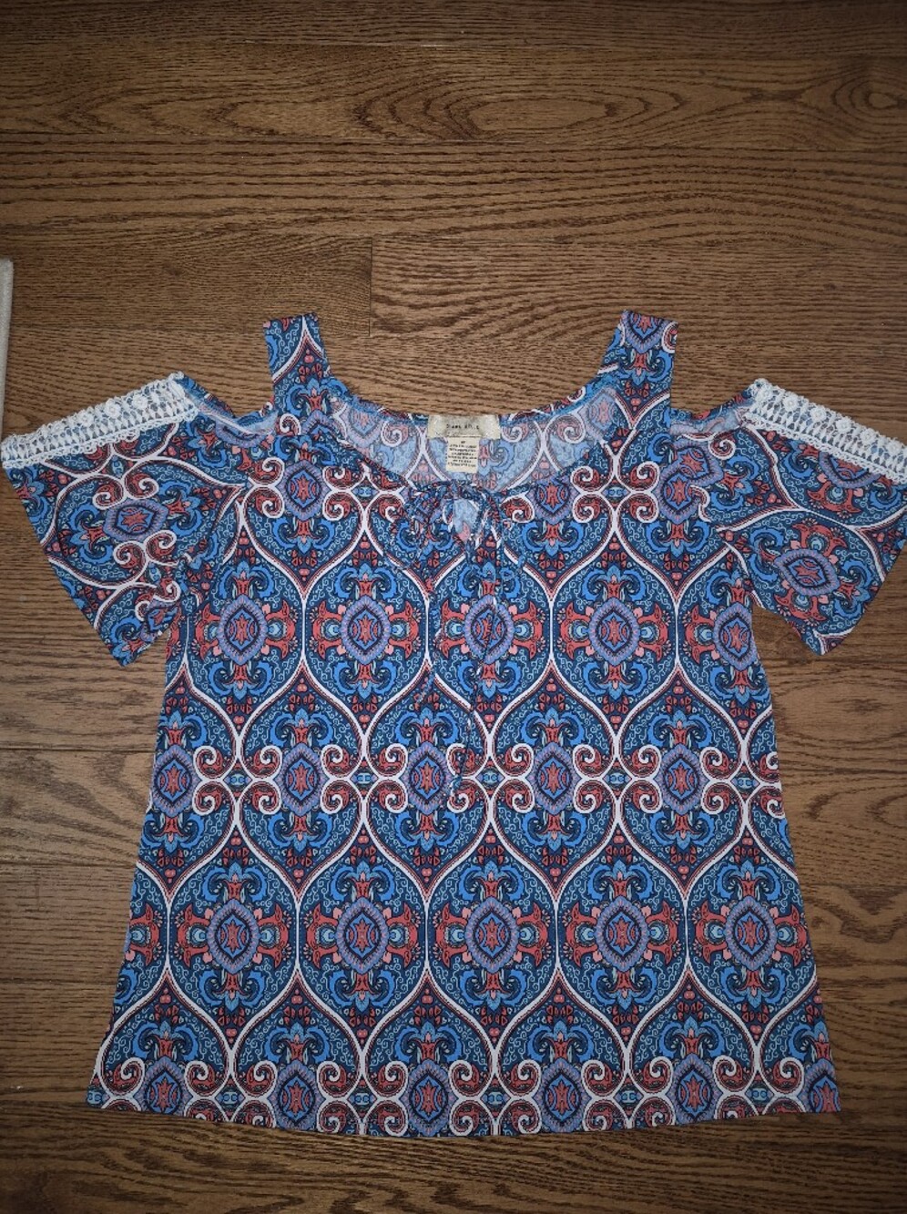 Cold-Shoulder Paisley Print Women's Polo Top in Blue and Red